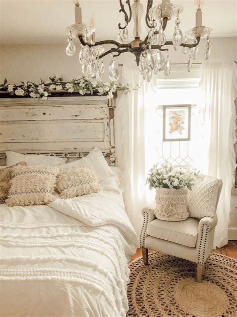 Best Farmhouse Bedroom Design And Decor Ideas For