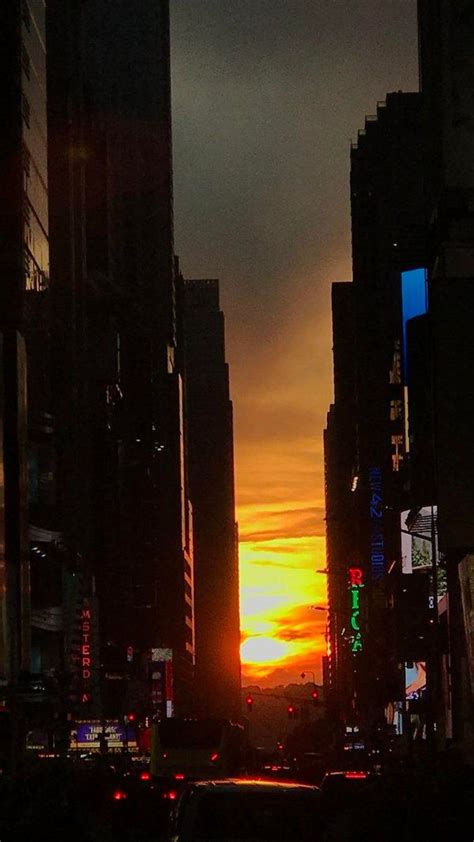 Manhattanhenge 2018 Worlds Most Breathtaking Sunset Occurs In New