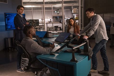 ‘the Flash Season 8 Grant Gustin ‘armageddon Team Up Preview Tvline