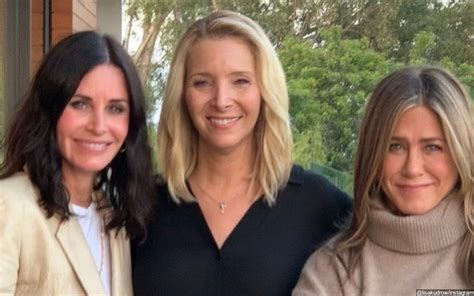 Lisa Kudrow Gets Sweet Birthday Tribute From Friends Co Stars Jennifer Aniston And Courteney Cox