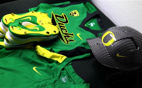 Oregon Ducks Unveil All New Baseball Uniforms For 2013
