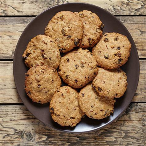 These oatmeal raisin cookies are chewy and quite possibly the best we've ever had. Oats Raisins Cookies Recipe: How to Make Oats Raisins Cookies