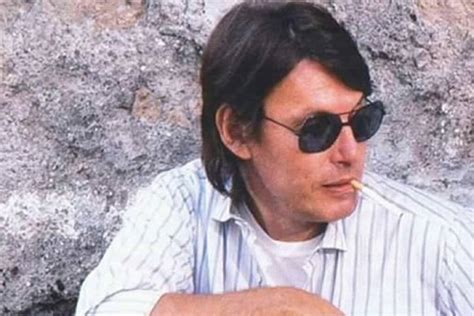 It was january 3, 1979 when fabrizio de andrè and pfm gave life to a memorable concert in hall c of the fair that will remain in the history of italian music. Chi era Fabrizio De André: biografia, vita privata, curiosità