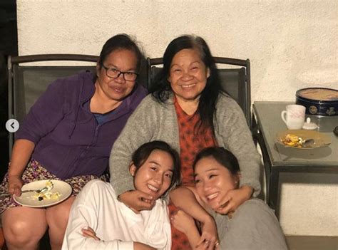 Hanyu da zidian (first edition): 不只寵妻30年!梁家輝「助外籍幫傭抗癌」 每天開車接送治療 - Love News 新聞快訊