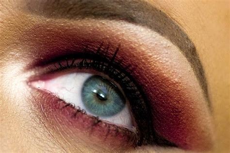 Como Escolher A Maquiagem Certa Para Olhos Azuis