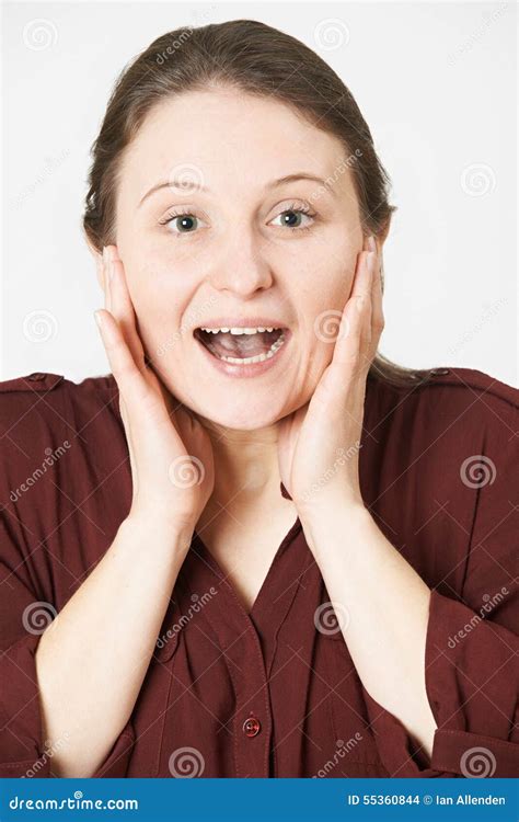 Retrato Del Estudio De La Mujer Con La Expresión Chocada Foto De