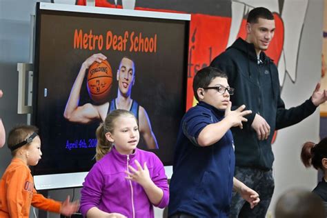 zach lavine donates his dunk contest money to a local deaf school