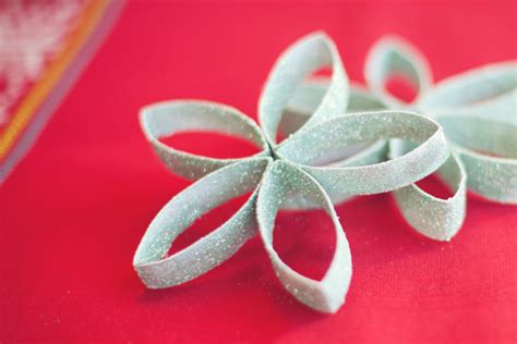 Ready to make some rolled paper projects? 12 DIY Christmas Stars Crafts & Activities for Kids ...