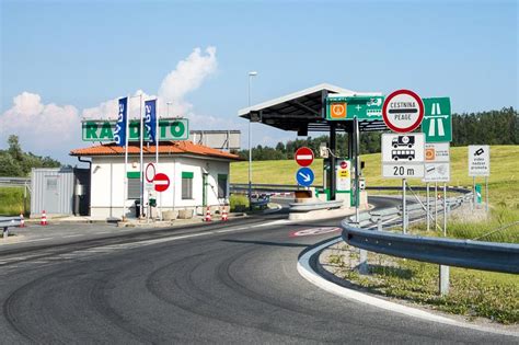 Mooi wegdek, genummerde haarspeldbochten, grensovergang oostenrijk/italië. DKV Euro Service nabízí úhradu mýtného nově i v Chorvatsku