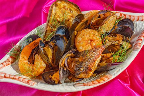 How To Make Cioppino A Look At The Western Dish Sunset Magazine