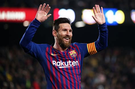In just one week, messi earns around half a million, or $646,000 a week, to be precise. Messi Net Worth - Lionel Messi Total Worth Details Lionel ...