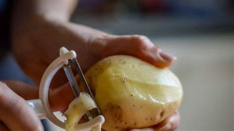 Comment éplucher Les Pommes De Terre Facilement Mais Rapidement