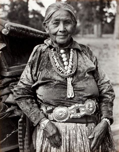 Navajo Matriarch By Laura Gilpin 1952 Navajo Women Native American Women Native American