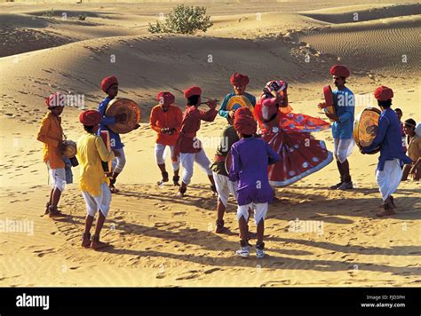 Desert Dance Rajasthan Hi Res Stock Photography And Images Alamy