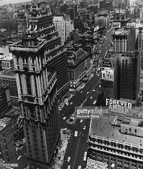 Times Square Clock Photos And Premium High Res Pictures Getty Images