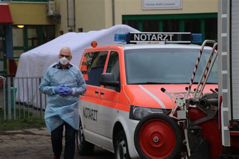 Veranstaltungen mit personen aus mehr als zwei haushalten. Weiterhin kein Corona in Sachsen-Anhalt - Du bist Halle
