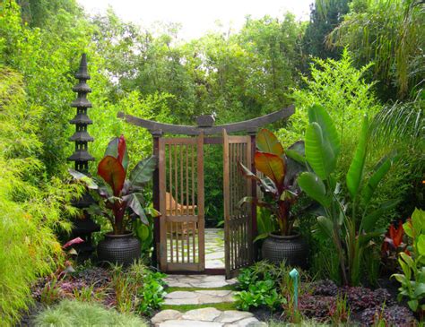 Feb 06, 2019 · with a shovel, remove the top layer (a few inches) of the existing soil. How to Build Your Backyard Zen Garden: Weekend DIY