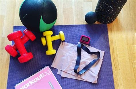 Zu hause leben, lernen und arbeiten. Workout Utensilien für das Training zu Hause. Was sind ...
