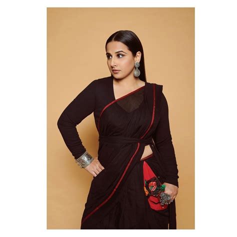 Vidya Balan Raises Fashion Quotient In A Black Pocket Saree