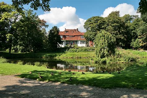 Love to see the fountain which will stop at 12 pm and operate again at 3 pm. Herrenhausen-Stöcken