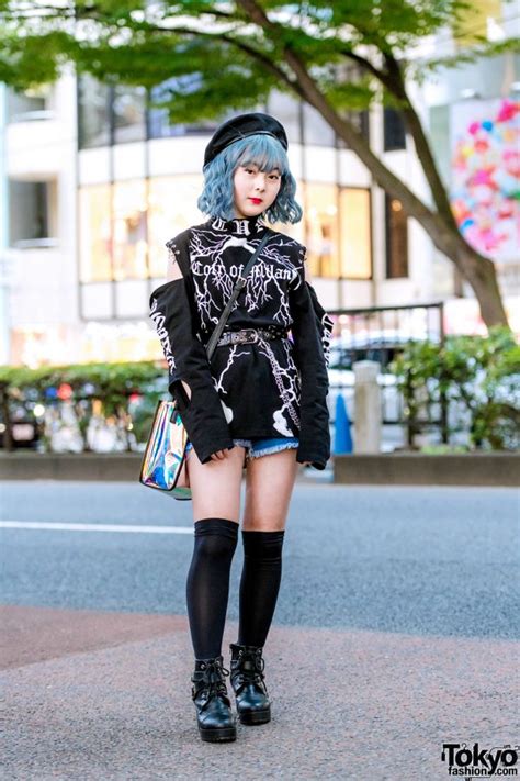 Monochrome Print Street Style In Harajuku W Blue Hair Cut Out