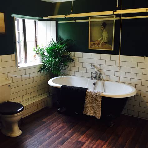 From marine hues to zesty lime, peacock and patterned, our green tiles add lustrous character to your bathroom, especially if you're recreating an original victorian pallete. Dark green walls, metro tiles... Colonial ish bathroom ...