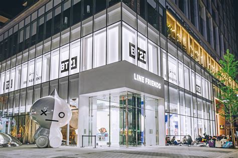 Broadway times square, new york. BT21 on Twitter: "Guardian #VAN protects #LINEFRIENDS ...