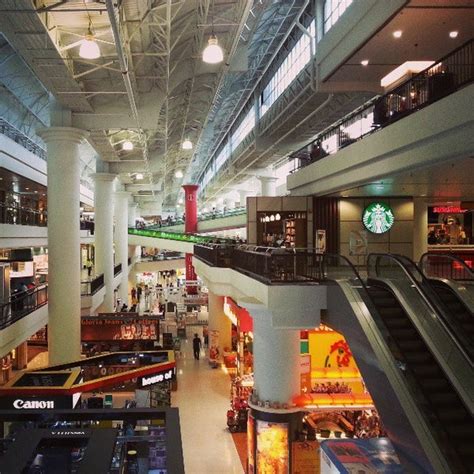 You can find the perfect gifts to bring home when you visit sunway pyramid mall, a popular shopping spot in bandar sunway. Subang Parade - Shopping Mall in Subang Jaya
