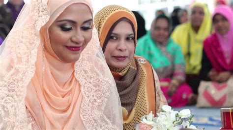 If you are a muslim and you want to date a traditional malay girl, go for it. Malaysia Hindu Muslim Wedding | Mohamad Fairus & Zarina ...