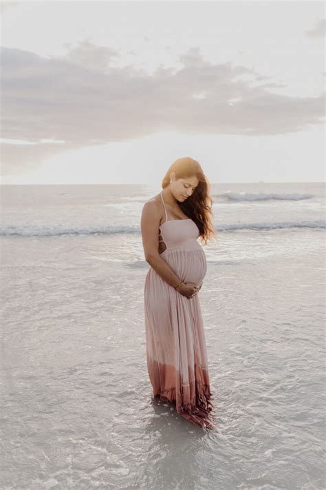 beach maternity photoshoot detailed guide janel kilnisan lifestyle photography