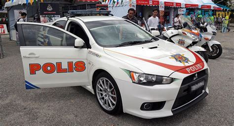 Bermula dengan kereta volvo 740 pada tahun 1980 kemudian semakin maju berubah kepada proton perdana pada tahun 1995, kini polis malaysia sudah berada di tahap membanggakan dengan jentera mitsubishi lancer evolution x. The Royal Malaysian Police's Mitsubishi Lancer Evolution X ...