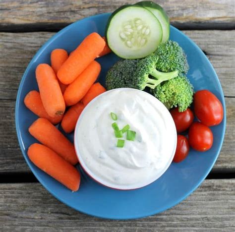 After 5 minutes, in a large mixing bowl, combine sour cream, kewpie mayo, green onions, caramelized onion mix and mix well. Sour Cream and Green Onion Dip | Recipe | Delicious ...
