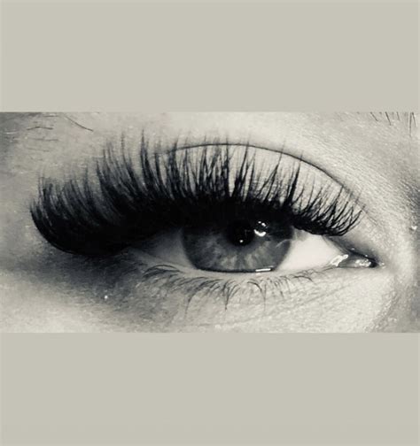 Volume Beauty Individual Eye Lashes Extension With A Beautiful Cat Eye