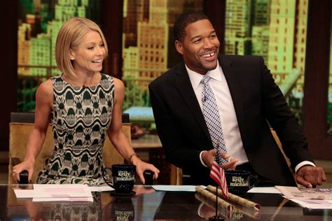 Kelly Ripa Michael Strahan Share In Daytime Emmy Award Page Six
