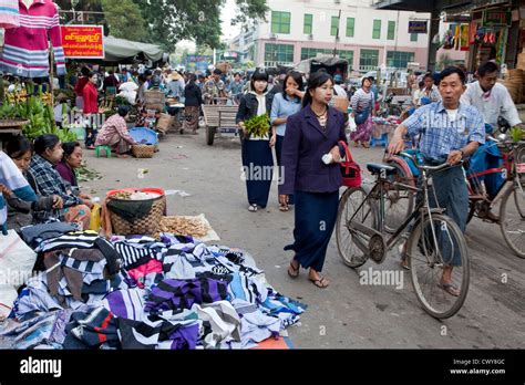Mandalay Street Market Hi Res Stock Photography And Images Alamy