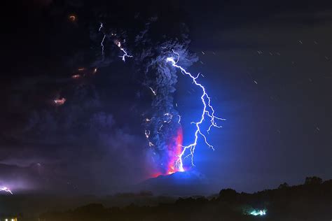 Erupting Volcano Puts On A Dazzling Lightning Display In Chile