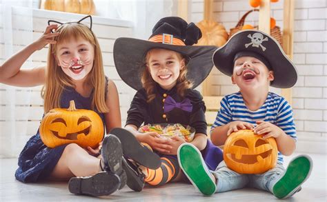 How To Help Your Kids Trick Or Treat Safely Unest