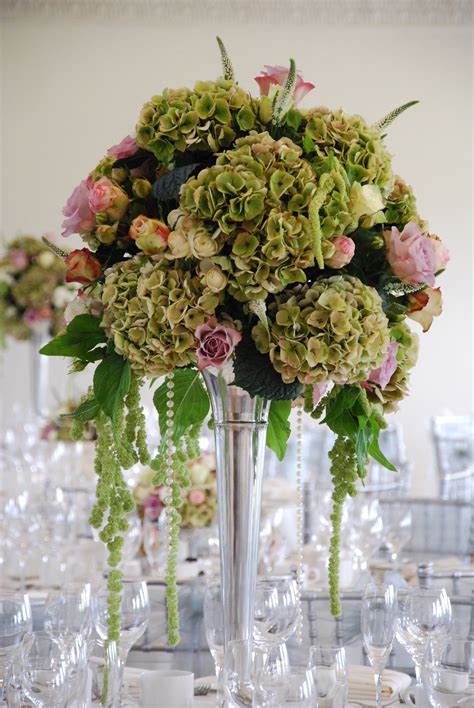 Des milliers de nouvelles images de grande qualité ajoutées chaque jour. Hydrangeas, Amaranthus and vintage style roses, glamorous ...