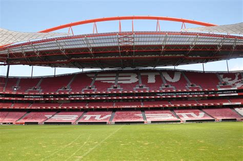 Site oficial do sport lisboa e benfica, onde podes ficar a par de toda a atualidade do teu clube e ainda ver os melhores vídeos e resumos de todos os jogos! Estádio do Sport Lisboa e Benfica