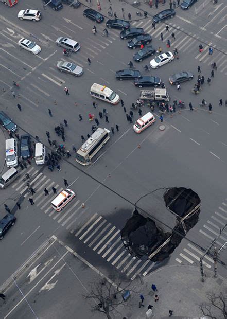 Giant Sinkhole Opens Up At Busy Shanxi Intersection Earth Changes
