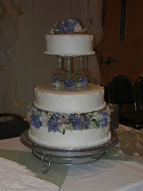 2 Tier Wedding Cake With Pillars Donna Milburn Torta Nuziale