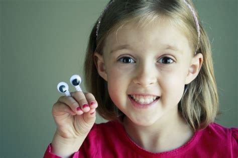 Easy Crafts For Kids Eye Popping Fun With A Googly Eye Finger Puppe