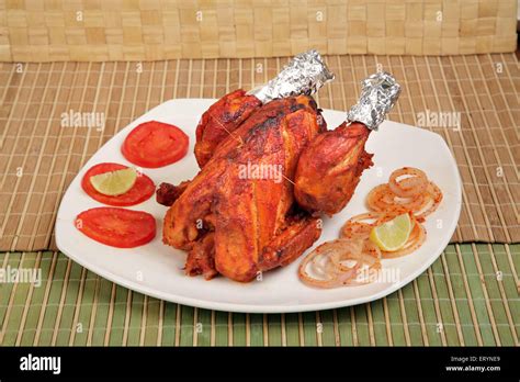 Non Vegetarian Food Whole Tandoori Chicken India Asia PR 743AH Stock