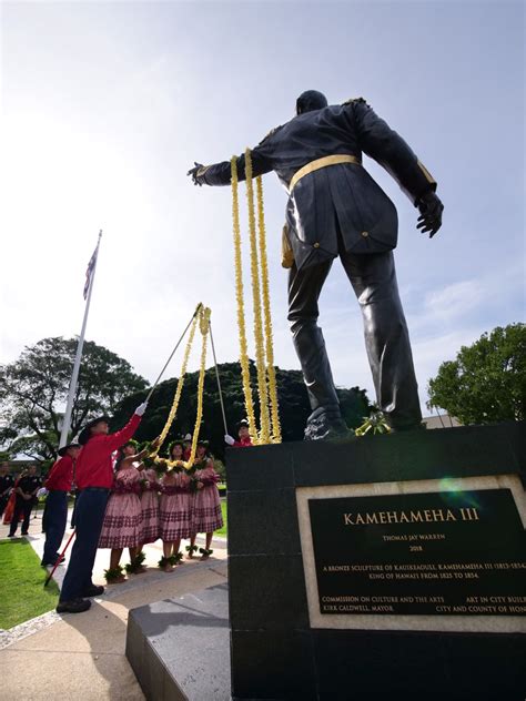 King Kamehameha Iii Birthday Statue Draping Honolulu Civil Beat