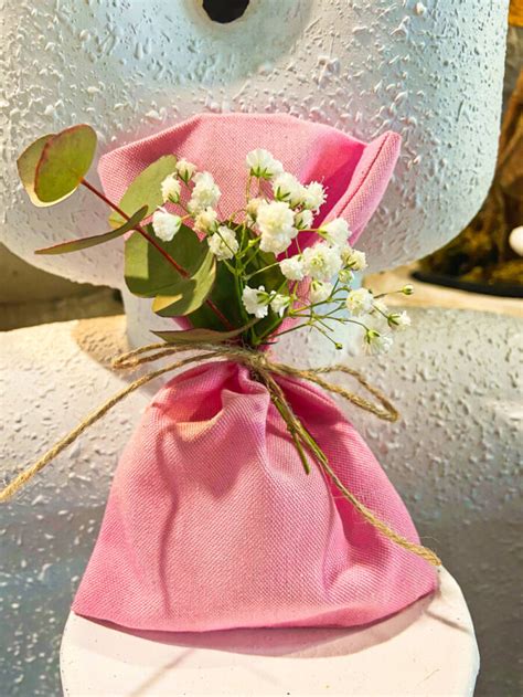 Neda Decorations Μπομπονιέρα Βάπτισης Ευκάλυπτο Γυψοφύλλη σε Ροζ Πουγκί