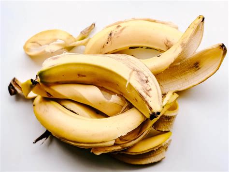 10 Uses For Banana Peels Why You Shouldnt Trash Them Health Learner