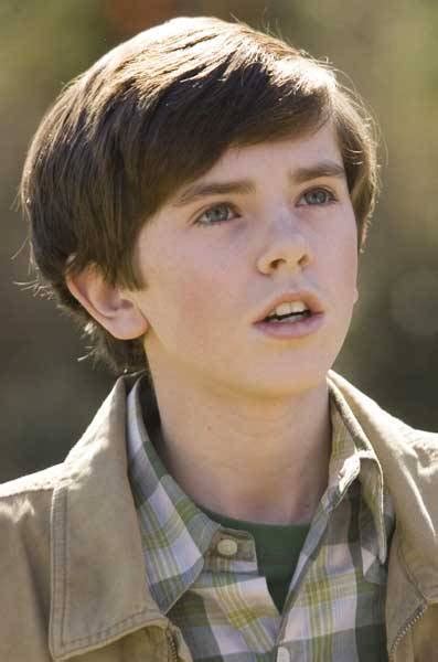 He made his debut in the comedy film women talking dirty (1999). tangleddict - Alfred Thomas "Freddie" Highmore