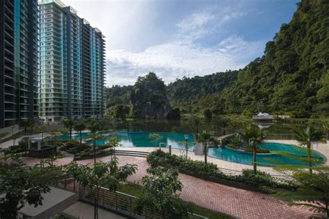 Travelers who have shopping on the agenda can visit ipoh parade and aeon station 18. Top 5 Hotel di Ipoh ada Swimming Pool © LetsGoHoliday.my