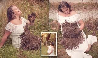Pregnant Ohio Mom Poses For Shoot With Bees Daily Mail Online