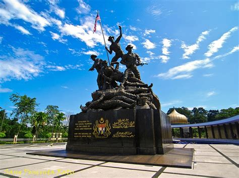 Akibat suhu panas terik dan kekurangan makanan, ramai buruh paksa yang mati ketika membina kota tersebut. Senarai Bangunan Bersejarah Di Malaysia [PT3 2016 ...